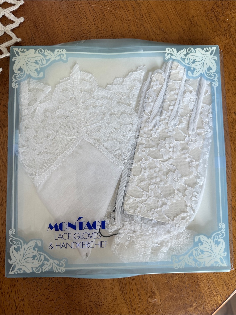 Montage Vintage White Lace Gloves & Handkerchief Set